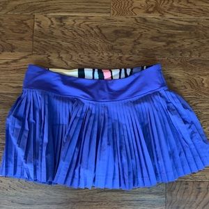 Lululemon athletica skirt with spandex.